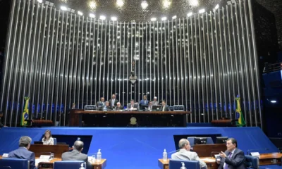 Senados durante votações no plenário nesta quinta-feira (12) • Saulo Cruz/Agência Senado