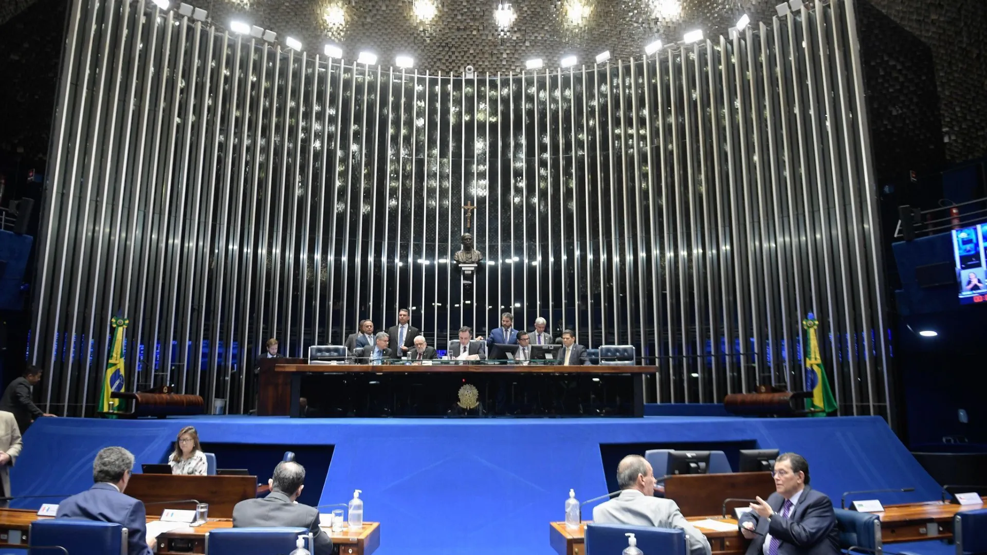 Senado aprova projeto que limita aumento do salário mínimo e faz mudanças no BPC