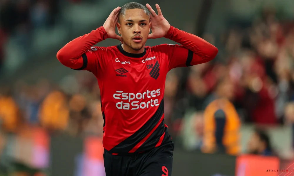 VitorRoqueDespedida-1600 Vitor Roque jogou no Athletico antes de ser transferido para o Barcelona. Créditos: José Tramontin/Athletico-PR