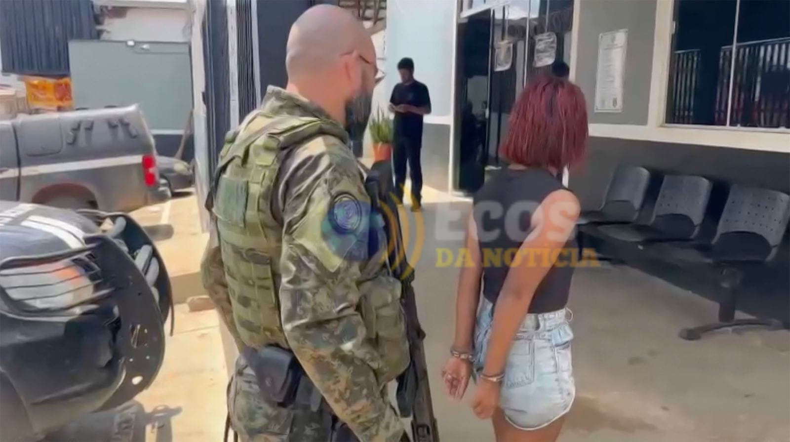 Gefron e PM apreendem 25 quilos de drogas e prendem mulher