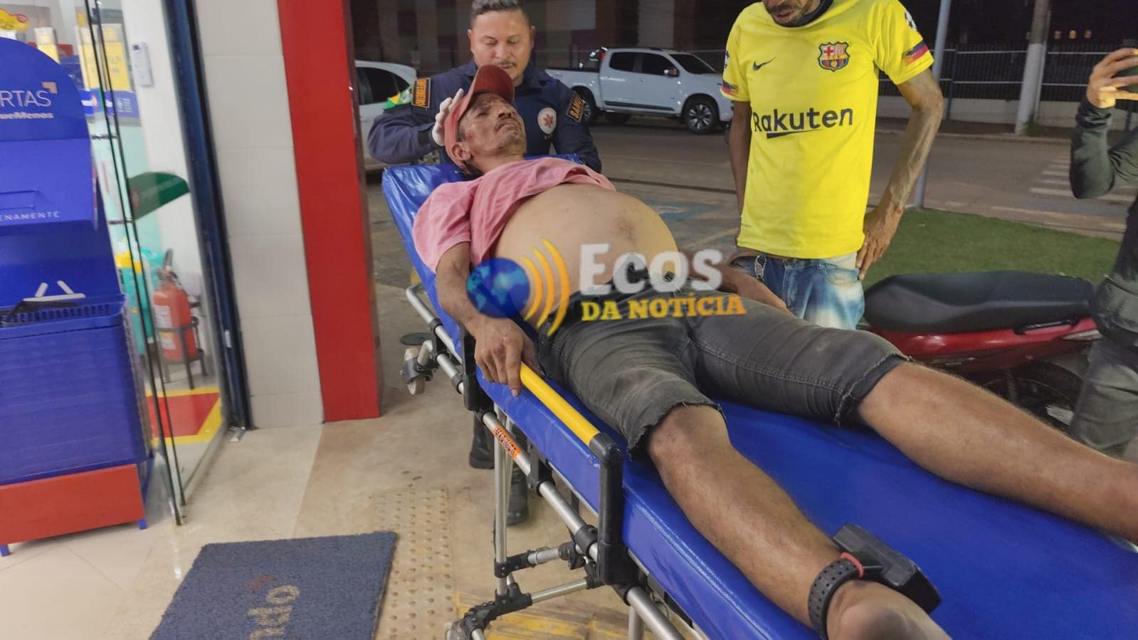 Detento monitorado entra em ônibus pedindo carona, ameaça motorista e é agredido em Rio Branco