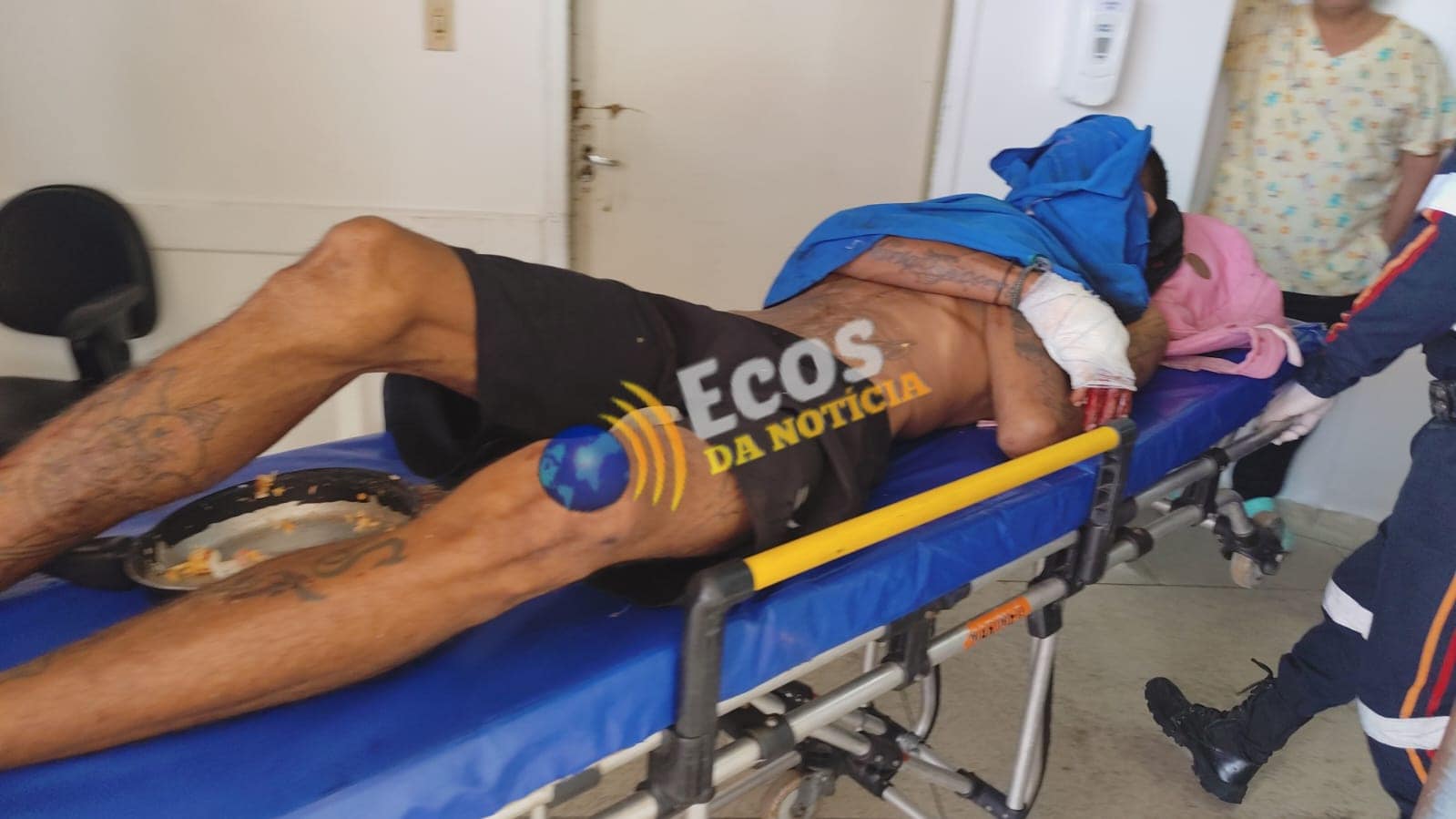 Morador em situação de rua é agredido com pernamanca e tem as mãos perfuradas por faca em Rio Branco