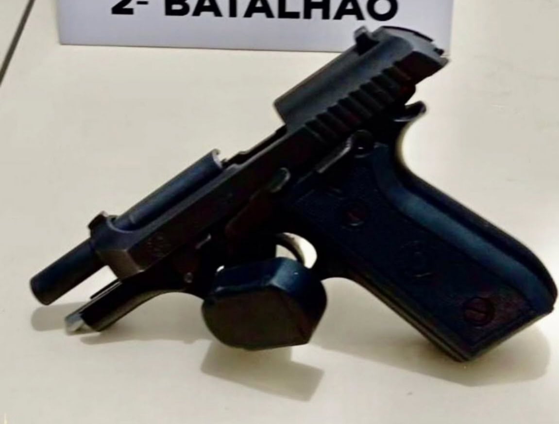 Homem dispara arma de fogo para expulsar convidados e é preso pela Polícia Militar no bairro Santa Inês