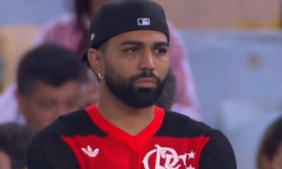 Gabigol com a camisa do Flamengo à beira do gramado do Maracanã — Foto: Reprodução