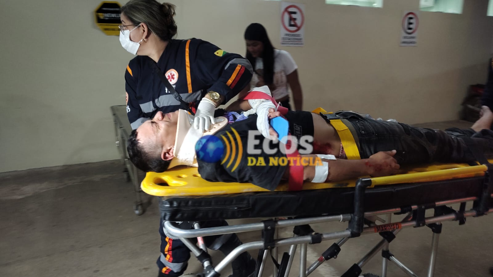 Motociclista fica ferido após colidir com carro em Rio Branco