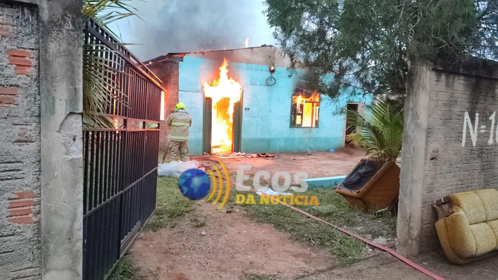 Homem com medida protetiva incendeia casa da ex-esposa em Rio Branco