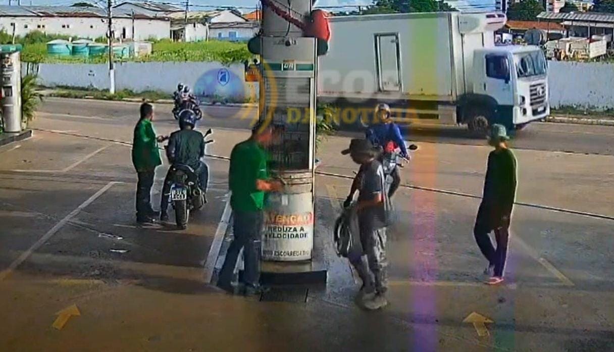 Assalto a posto de combustível causa pânico em clientes e funcionários; VÍDEO