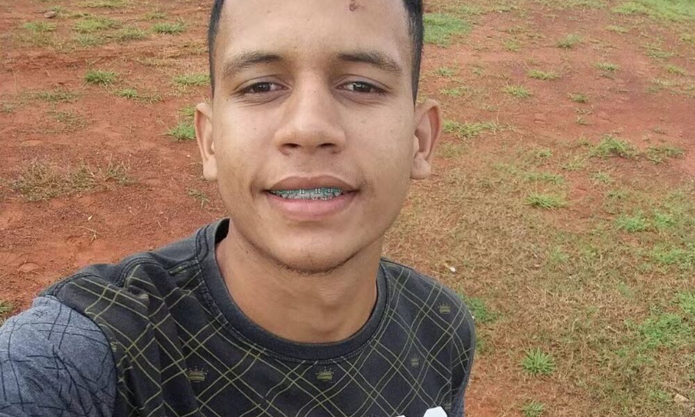 WhatsApp Image 2024-12-18 at 18.00.31 Elvisklei Farias Pereira tinha 24 anos quando foi morto por membros de uma organização criminosa — Foto: Reprodução/Facebook