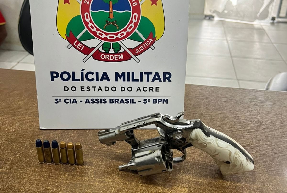 PM recupera veículo e apreende arma de fogo em Brasileia