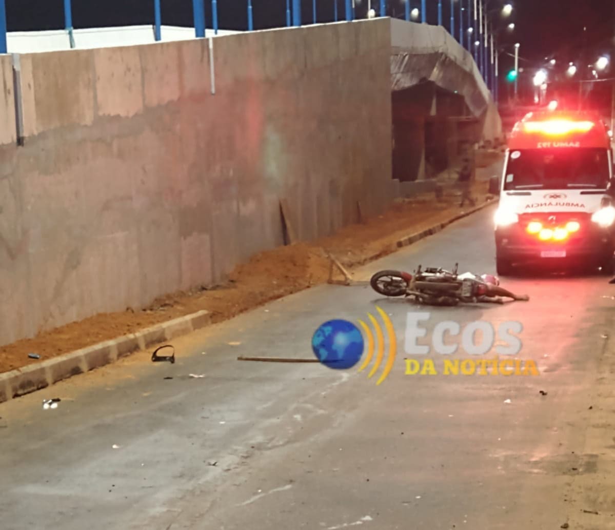 Motociclista fura blitz, tenta atropelar policial e morre após colidir com viaduto (elevado) em Rio Branco
