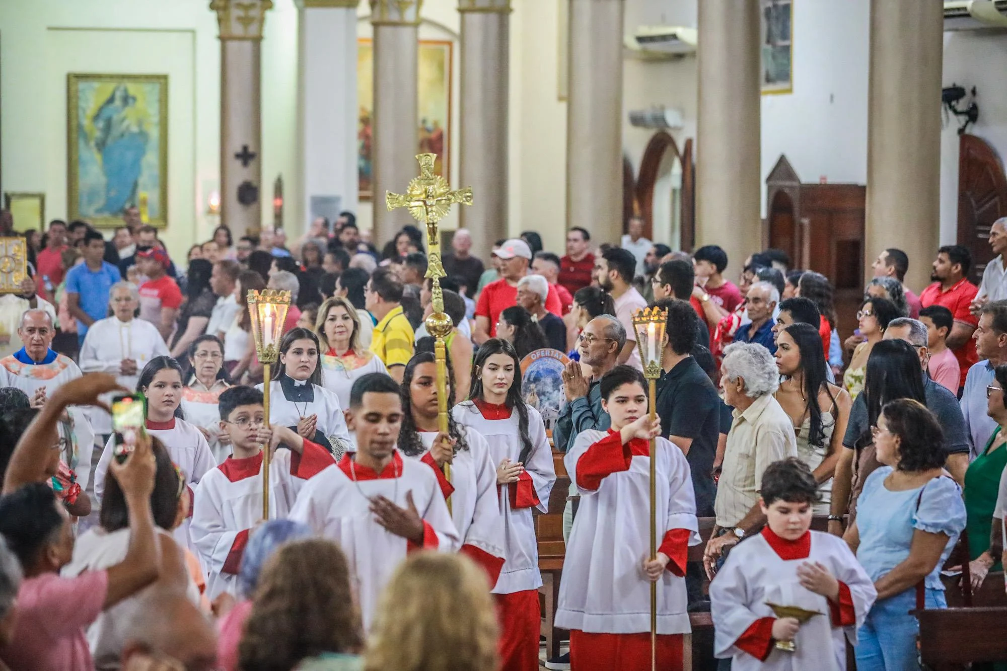 Fiéis celebram Missa de Natal na Catedral Nossa Senhora de Nazaré, em Rio Branco