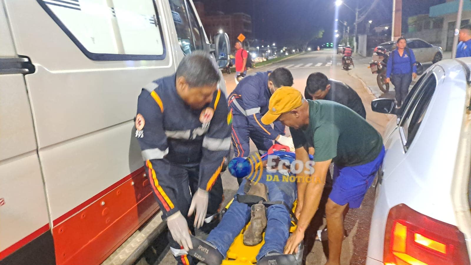 Motociclista avança preferencial e sofre acidente em colisão com carro na Avenida Ceará, em Rio Branco
