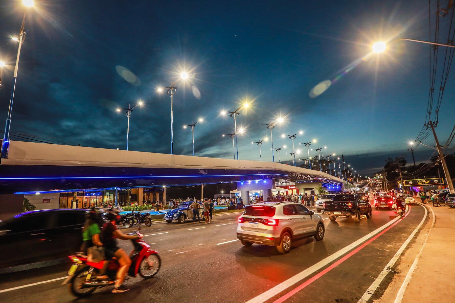 Com pintura e luz azul, Elevado da Dias Martins é inaugurado em Rio Branco
