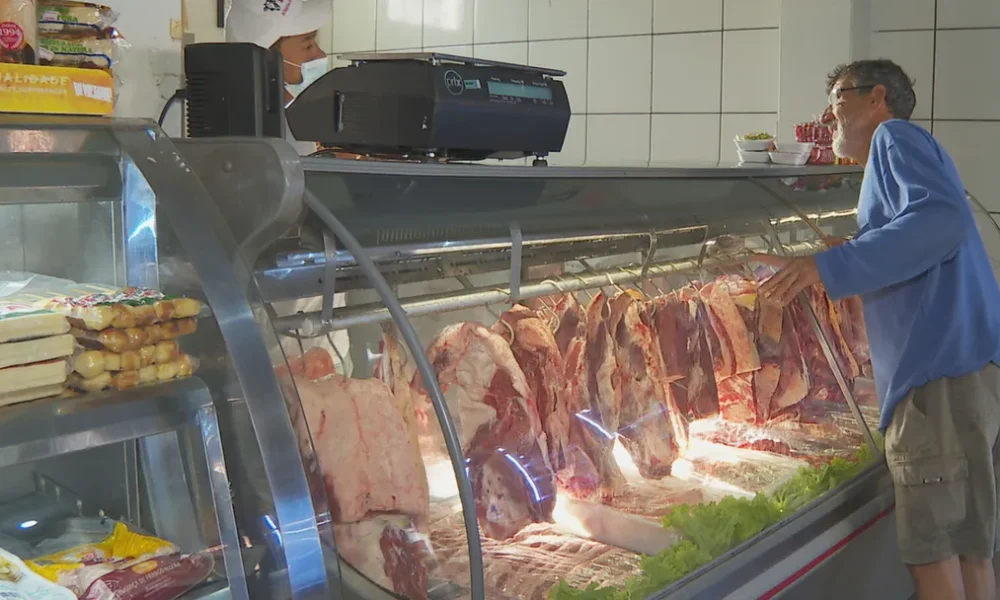 acougues-investem-em-kit-carne-para-atrair-clientes-por-causa-do-preco-do-alimento-em-goiania-goias acougues-investem-em-kit-carne-para-atrair-clientes-por-causa-do-preco-do-alimento-em-goiania-goias