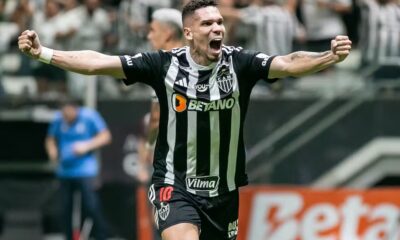 Paulinho comemorando gol; Atlético-MG x Vasco — Foto: Fernando Moreno/AGIF