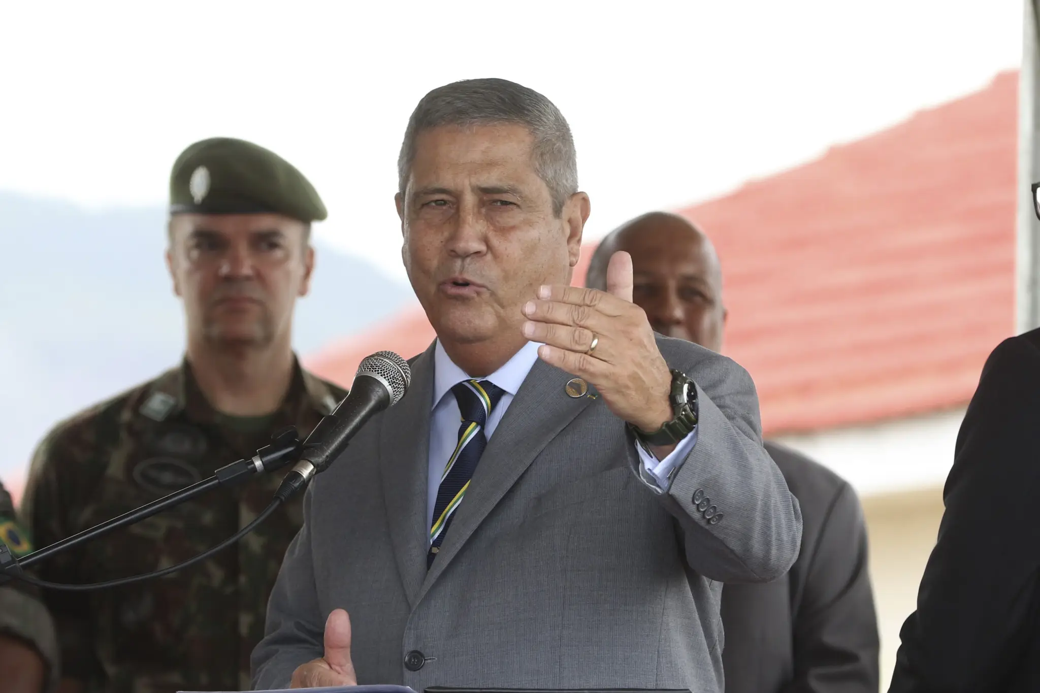 Advogado de Braga Netto pede acareação e diz que Mauro Cid é “mentiroso contumaz”