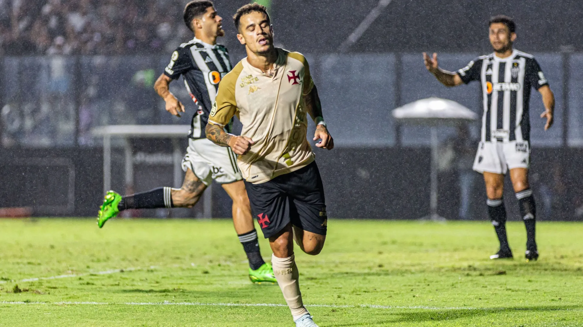 Vasco vence Atlético-MG e se garante na Copa Sul-Americana