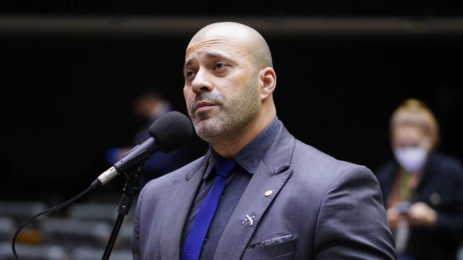 Moraes concede liberdade condicional a Daniel Silveira, preso desde fevereiro de 2023