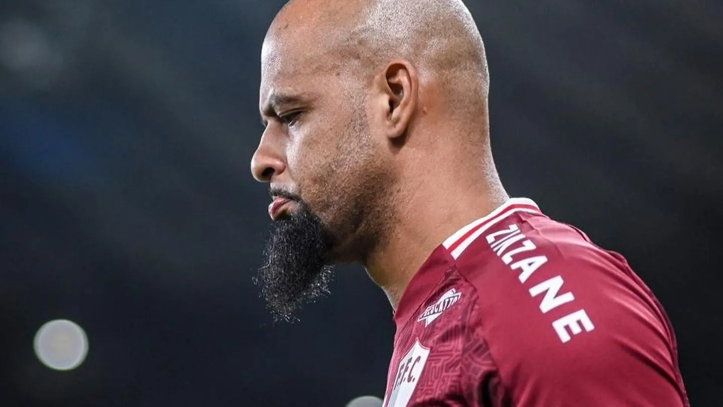 Presidente do Fluminense anuncia saída de Felipe Melo após três anos defendendo o clube