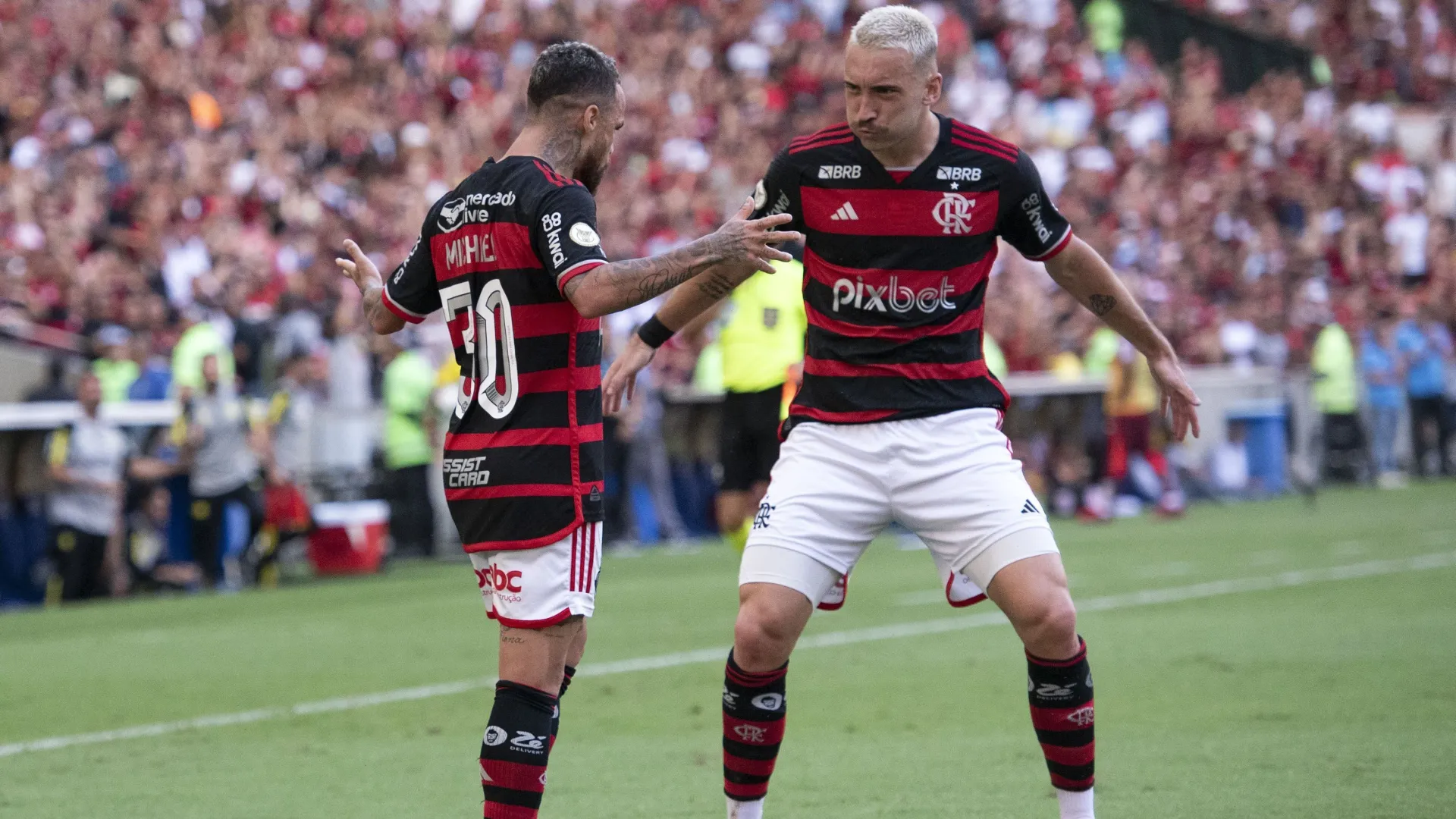 No Maracanã, Flamengo vence Inter, que deixa briga pelo título do Campeonato Brasileiro
