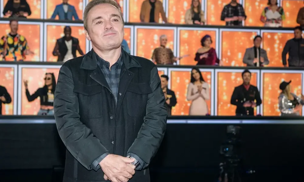 O apresentador Gugu Liberato durante coletiva de imprensa da segunda temporada do reality show Canta Comigo, realizada no Pavilhão Vera Cruz em São Bernardo do Campo, no ABC paulista. Foto: FÁBIO GUINALZ / FOTOARENA / ESTADÃO. - Crédito:FáBIO GUINALZ/FOTOARENA/AE