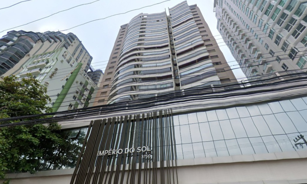 Vítima que se distraiu e caiu, sofreu uma queda de aproximadamente 22 pavimentos • Google Street View