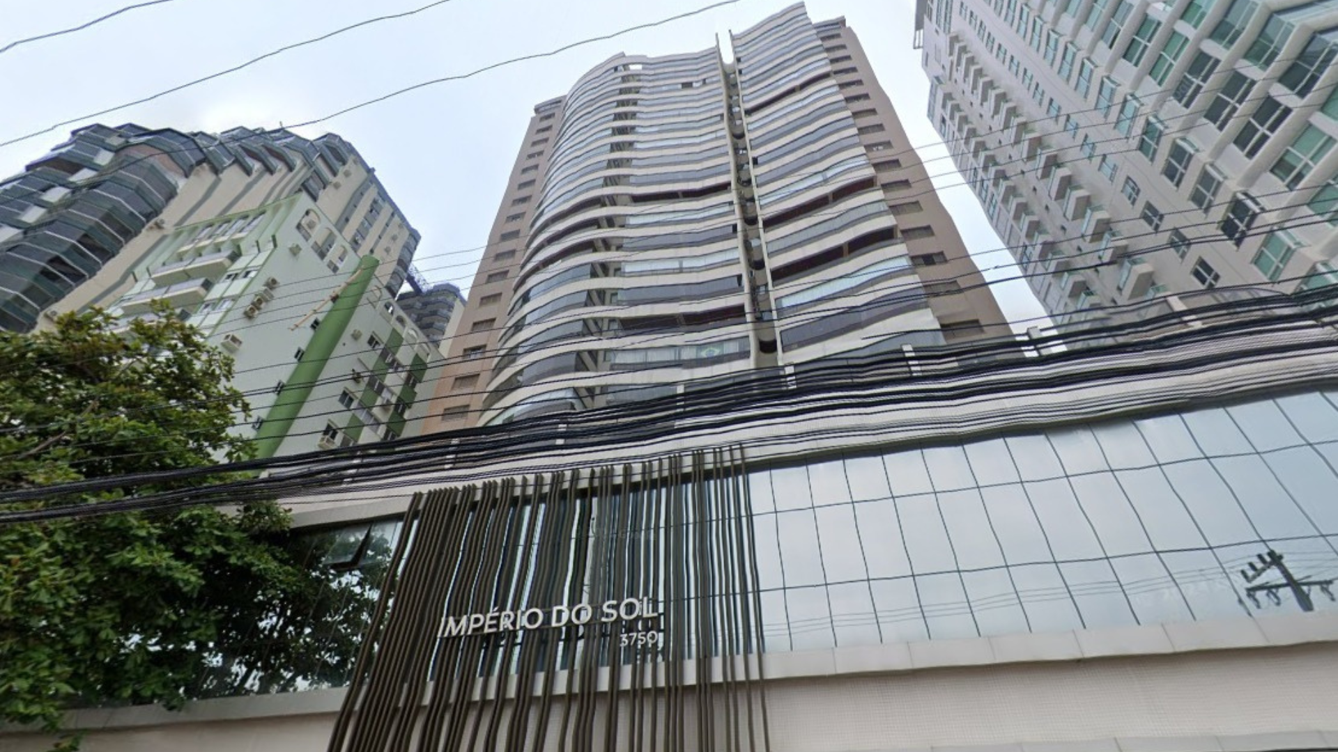 Jovem se distrai ao gravar vídeo e cai 22 andares em Balneário Camboriú (SC)