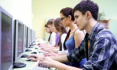 jovens-no-computador-internet jovens-no-computador-internet