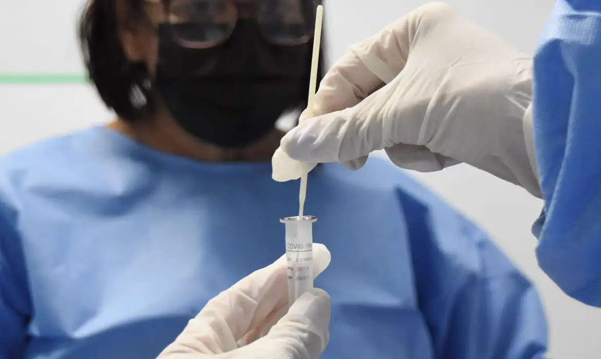 Quase 19% das pessoas que tiveram covid-19 têm sintomas persistentes, aponta estudo