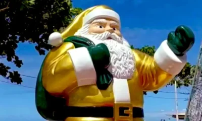 Papai Noel deixa o vermelho de lado e muda de cor em Balneário Camboriú • Reprodução / Redes Sociais