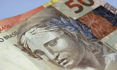 LDO prevê salário mínimo de R$ 1.502 para 2025 • Marcello Casal Jr./Agência Brasil