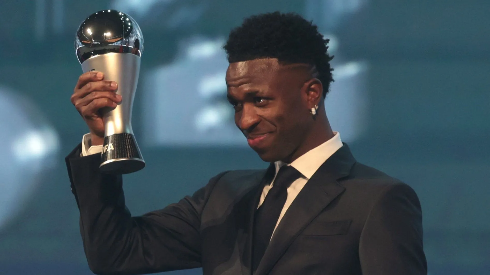 Campeão mundial critica comportamento de Vini Jr. e afirma: “É o novo Neymar”