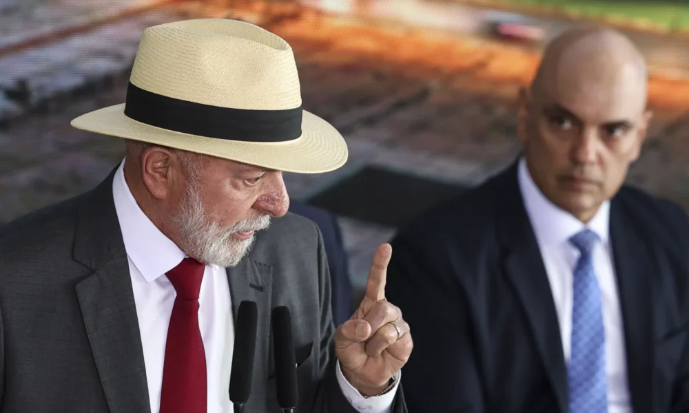 2-anos-atos-antidemocraticos_mcamgo_abr_08012025-25-e1736366701574 Presidente Lula e o ministro Alexandre de Moraes, do STF, no evento em memória dos dois anos do 8 de janeiro • 8/1/2025 - Marcelo Camargo/Agência Brasil