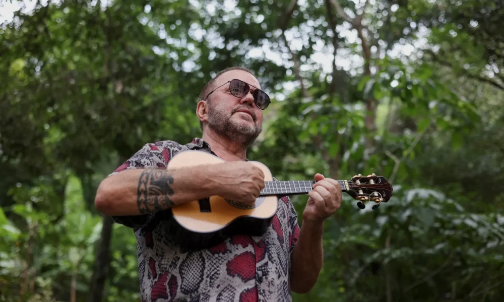 O compositor Toninho Geraes posa no Rio de Janeiro, Brasil, em 18 de dezembro de 2024. REUTERS/Aline Massuca