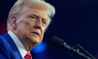 2024-12-23T230826Z_1_LYNXMPEKBM0MZ_RTROPTP_4_EEUU-TRUMP-CLAVER-CARONE Donald Trump em Phoenix22/12/2024REUTERS/Cheney Orr • REUTERS