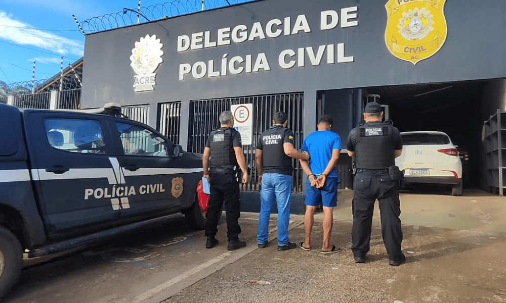 6560354966 Homem de 30 anos é preso com arma ilegal, munições e maconha. Foto: cedida