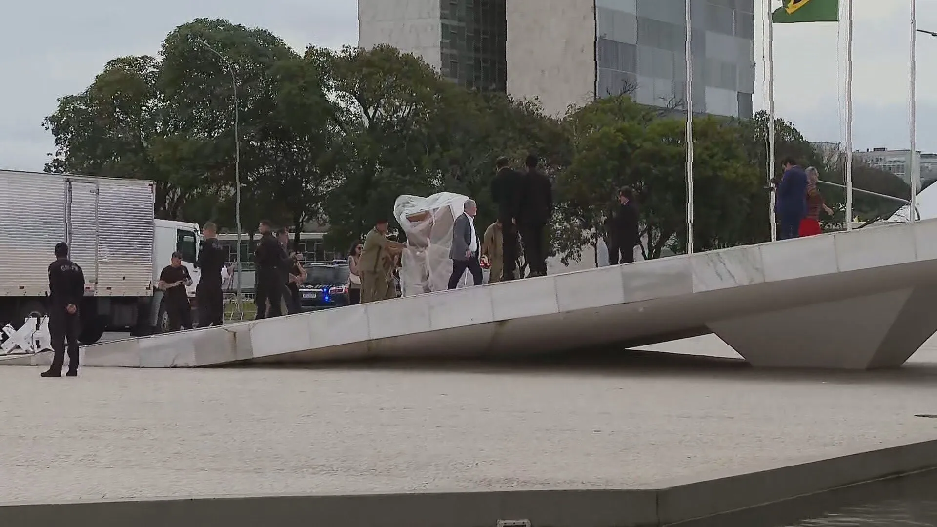 Planalto começa a receber obras de arte restauradas após serem danificadas no 8/1