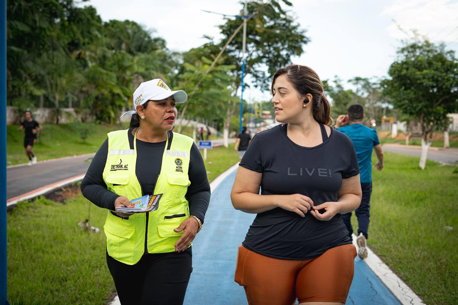 Projeto Detran nas Férias leva orientações para pedestres e ciclistas em locais de lazer