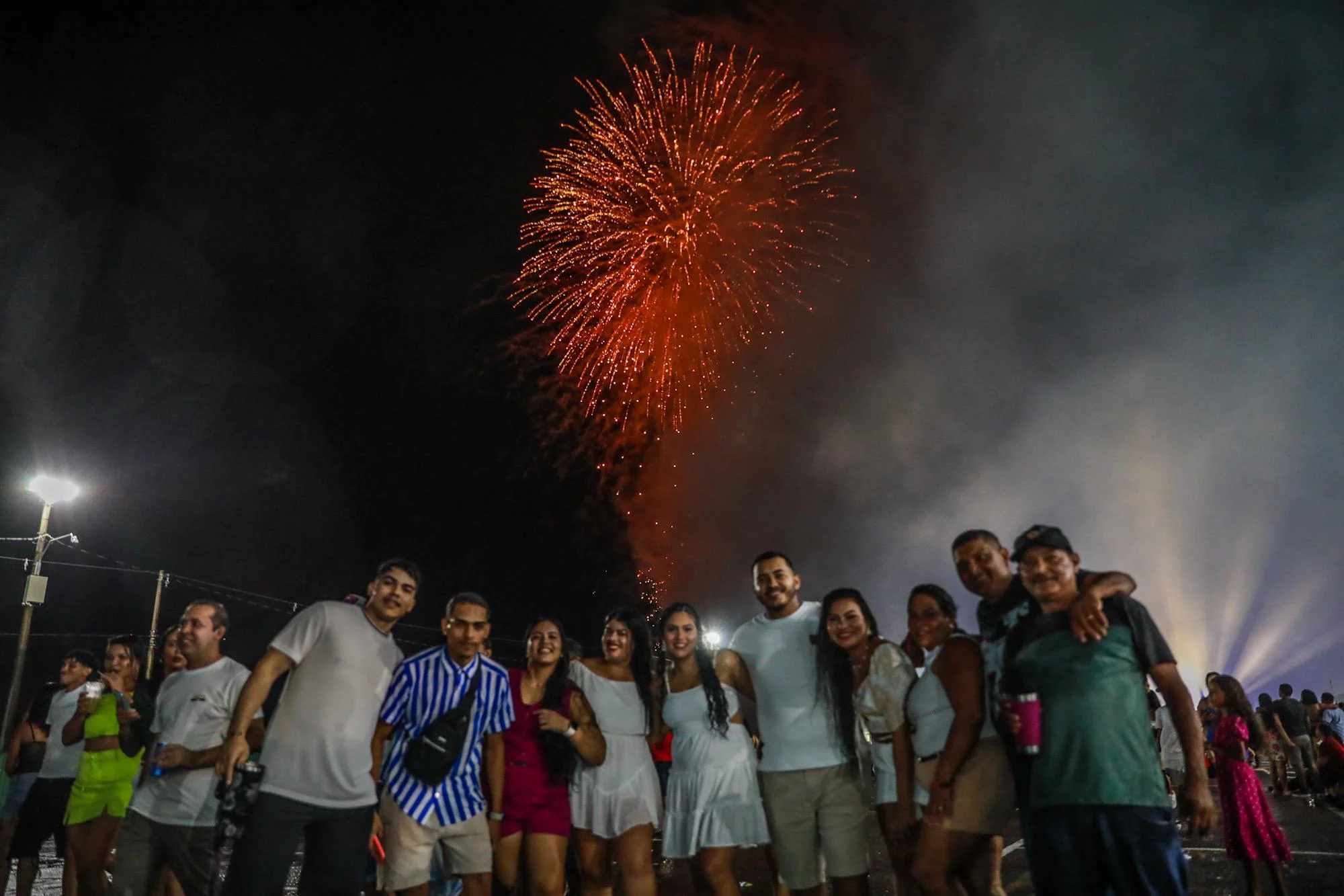 Réveillon encanta público com show de fogos na Arena da Floresta
