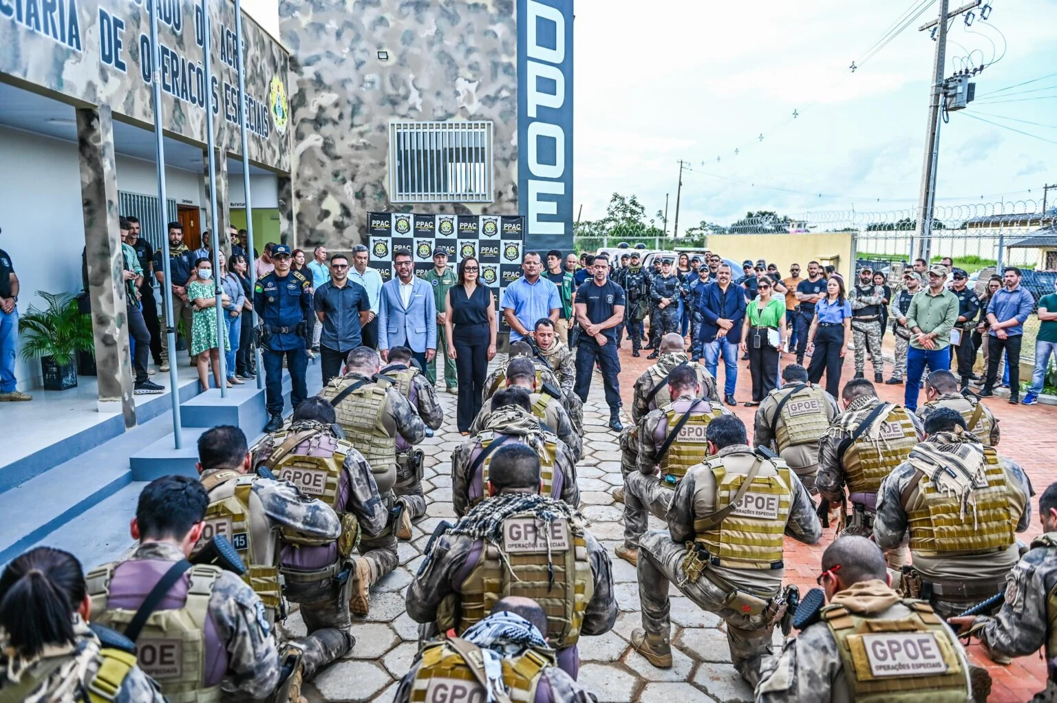 Gladson entrega base da Divisão Penitenciária de Operações Especiais no presídio FOC