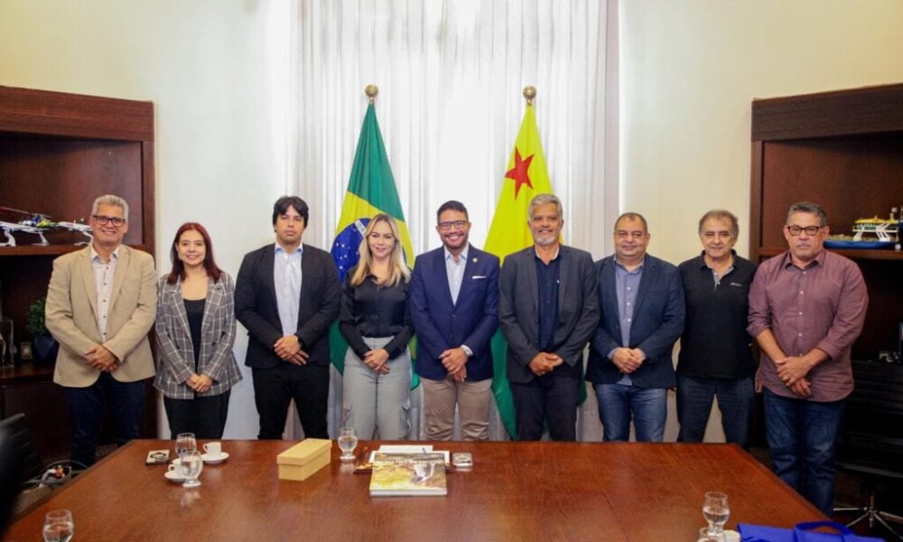 Comitiva do Grupo Bauminas anunciou instalação de unidade no Acre para o governador. Foto: Neto Lucena/Secom