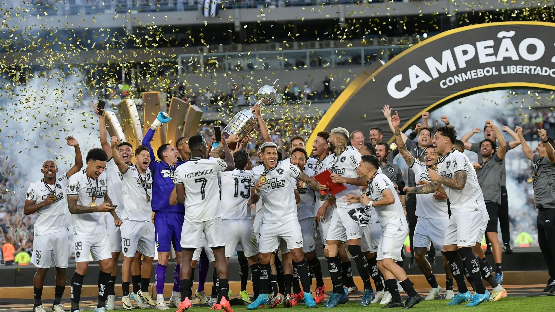 Elenco do Botafogo ameaça não se apresentar por atraso em pagamentos; entenda