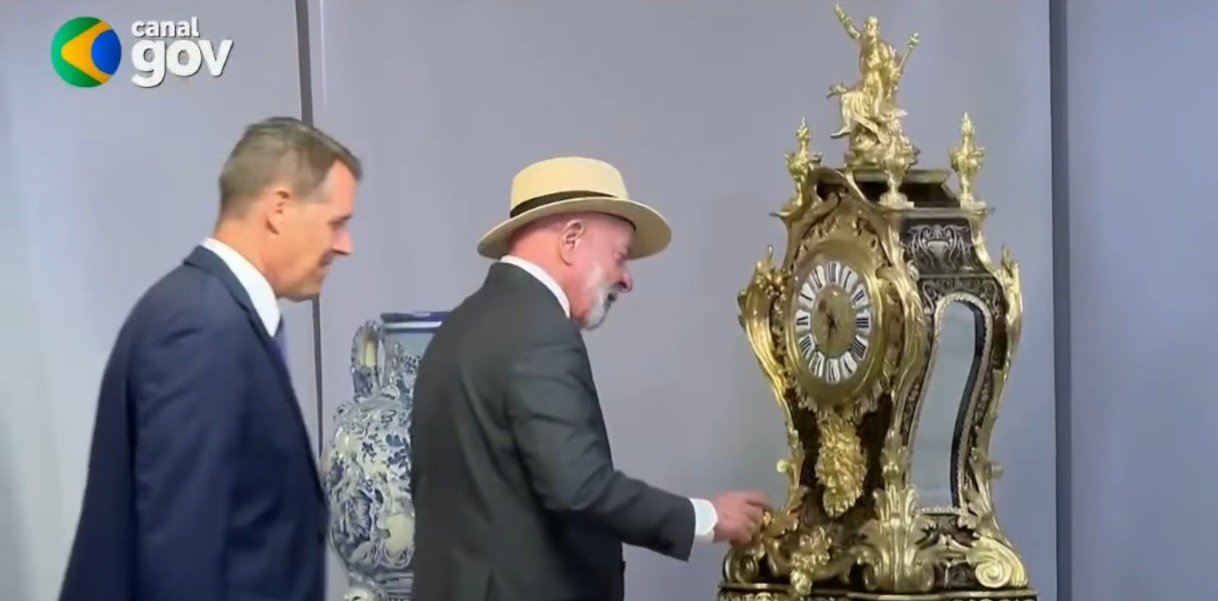 Restauração de relógio demandou “jeitinho suíço-brasileiro”, diz embaixador