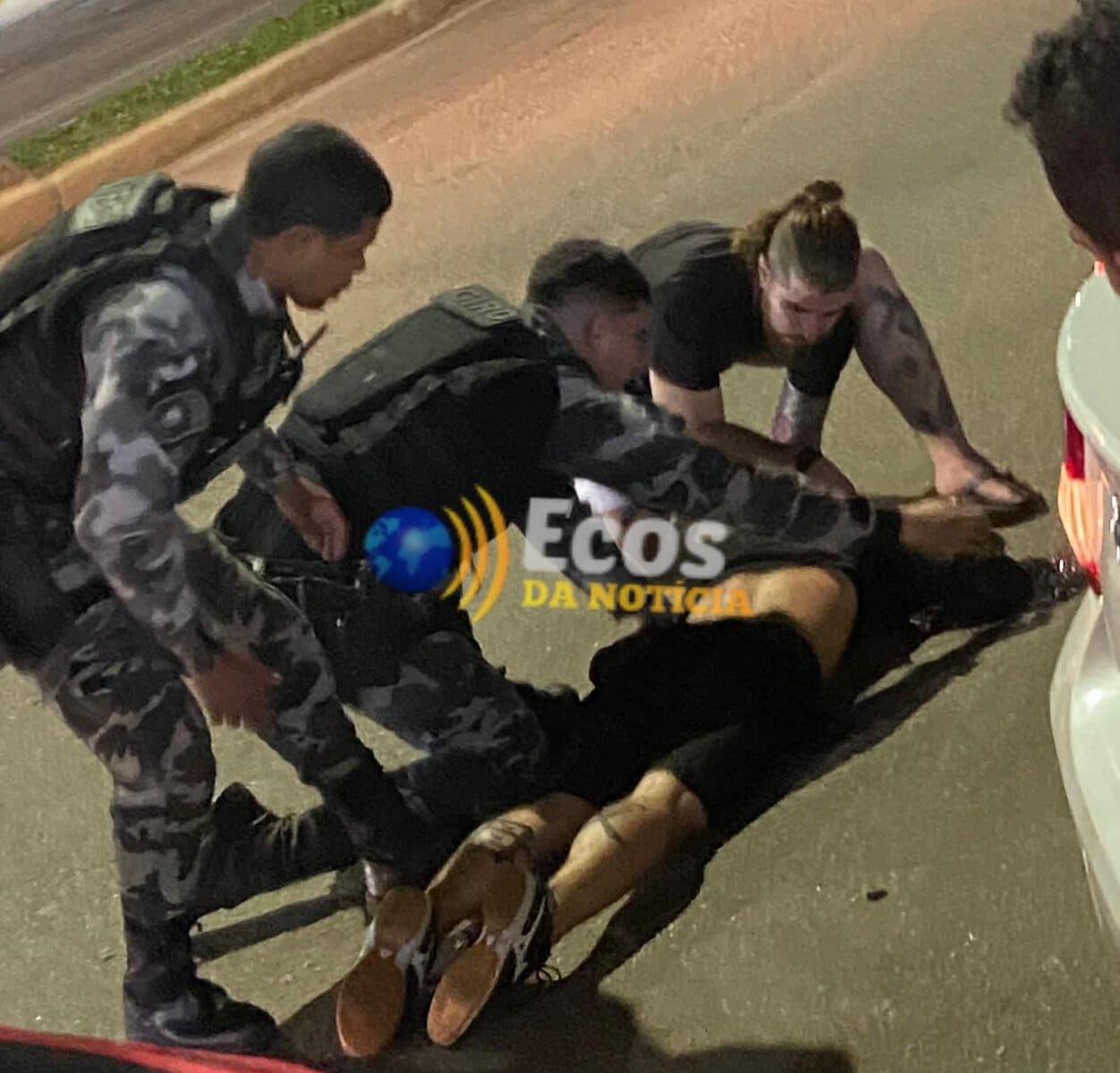 Motorista realiza conversão proibida e deixa jovem ferido