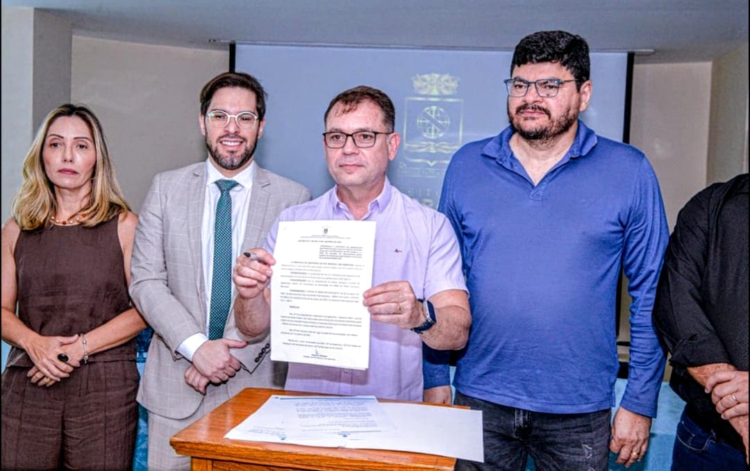 Alysson assina decreto que oficializa calendário de pagamento aos servidores