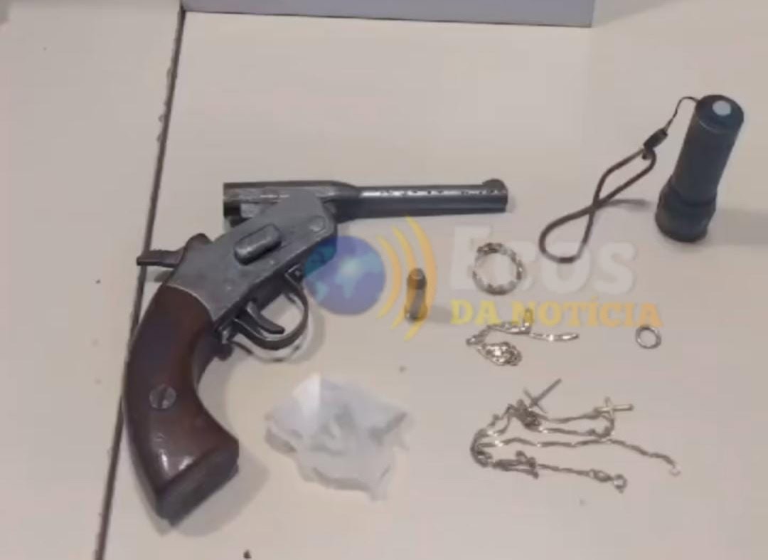 Polícia Militar prende dupla com arma de fogo no segundo distrito de Rio Branco