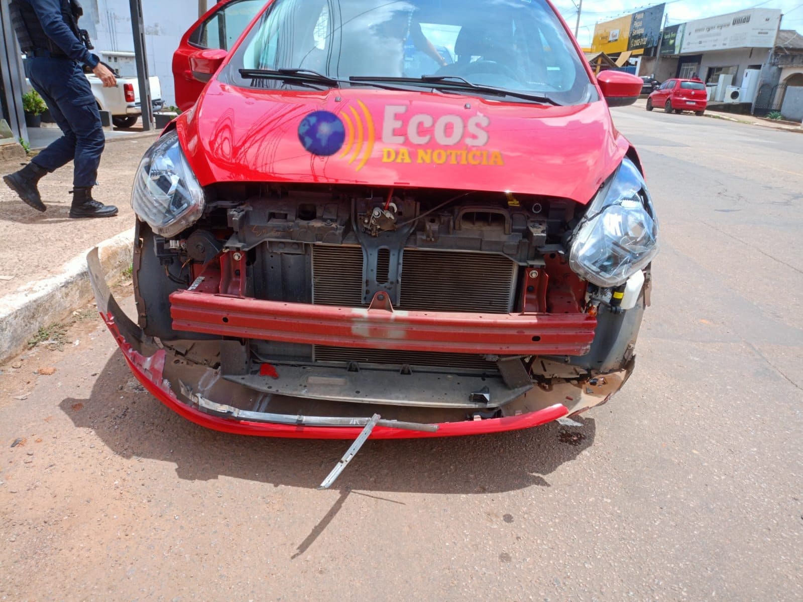 Colisão entre carro e moto deixa pai e filha com fraturas  em Rio Branco