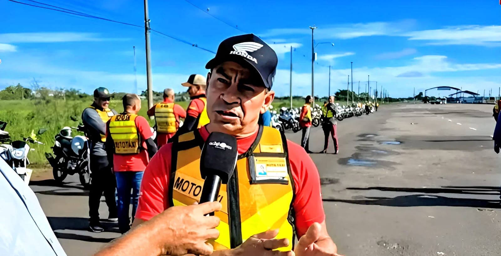 Mototaxistas fazem ato de agradecimento e motoristas de app adiam manifestação