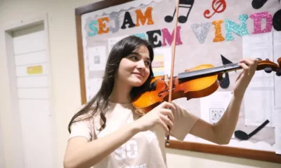 fb2cec92f2ef0bf4d9df322c1a9e3a35 Escola de Música do Acre inicia rematrícula de alunos em cursos presenciais e onlineA Secretaria de Estado de Educação e Cultura (SEE), por meio da Escola de Música do Acre (Emac), localizada em Rio Branco, deu início ao período de...
Redação
Por: Redação Fonte: Secom Acre
08/01/2025 às 10h42
Escola de Música do Acre inicia rematrícula de alunos em cursos presenciais e onlineFoto: Reprodução/Secom Acre