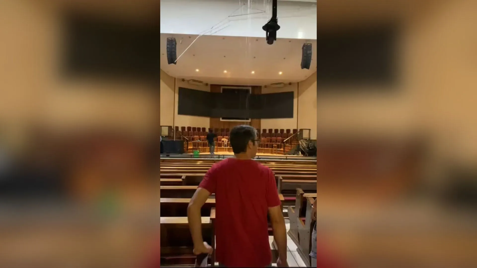 Vídeo: Teto de igreja desaba durante culto em São Paulo; pastor quase foi atingido